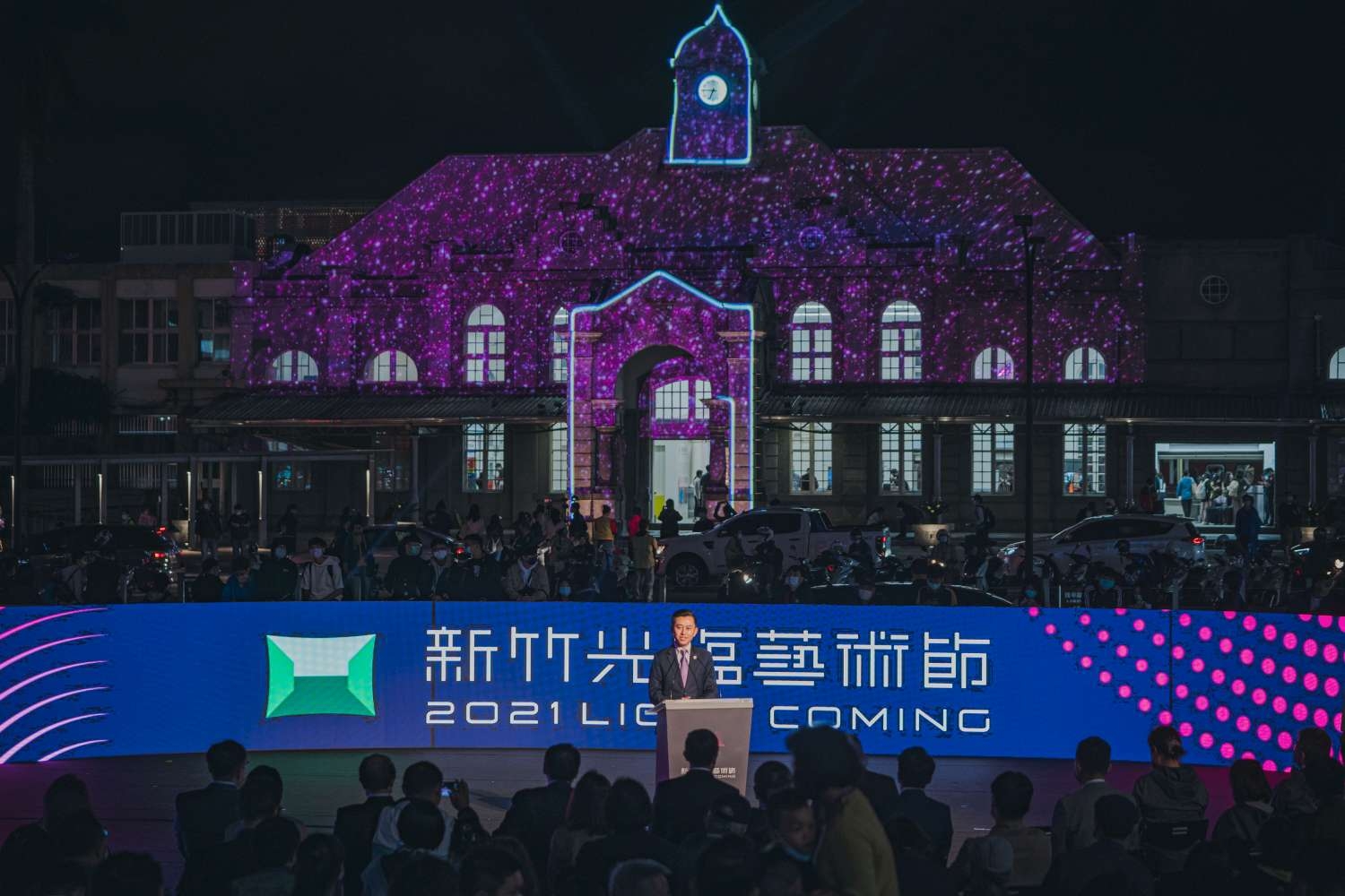 林智堅市長邀請國人同胞，帶著五倍振興券來到新竹參加光臨藝術節，來趟最美好的藝術饗宴。