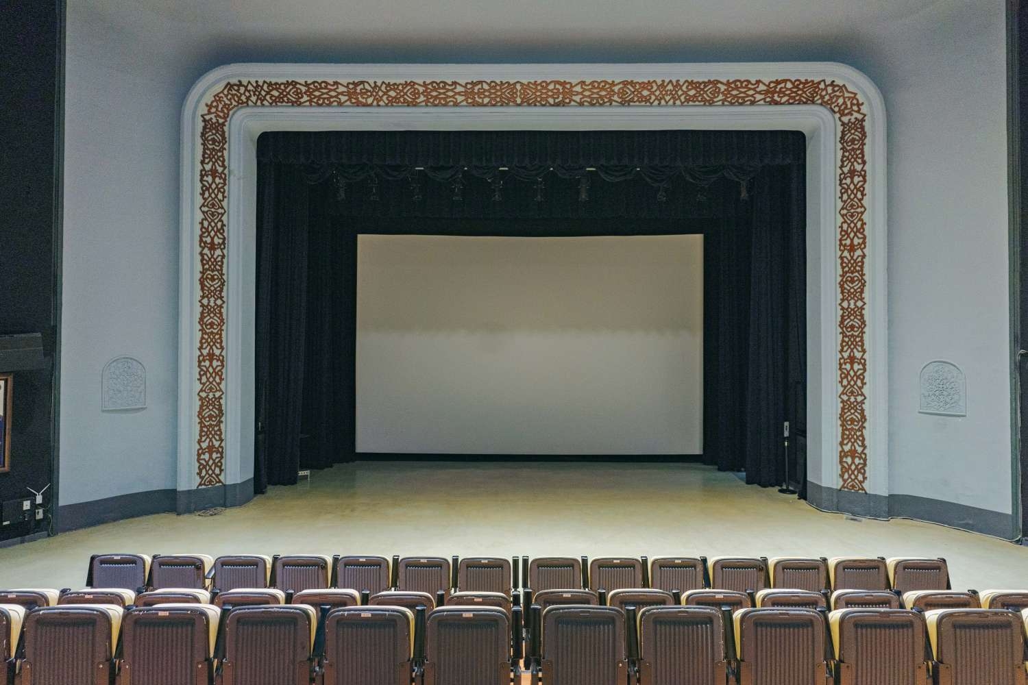 新竹市影像博物館為全台首座有冷卻設備歐化劇場，內部近200個座位，影廳硬體設備升級。|