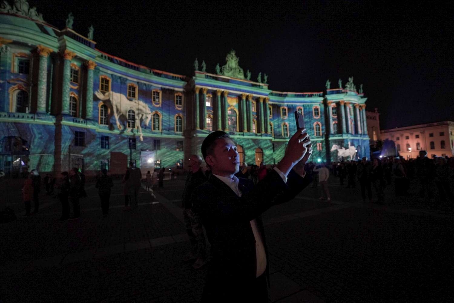 柏林燈節以創意光雕結合古蹟展現城市特色，市長林智堅參訪為2020台灣燈會取經