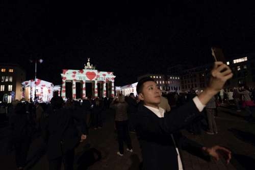 柏林燈節以創意光雕結合古蹟展現城市特色，市長林智堅參訪為2020台灣燈會取經