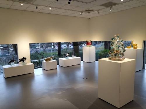第二特展室展出「玻藝頑心—林瑤農玻璃創作展」