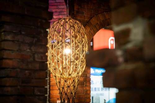 位於大同路、中央路也有新竹光臨藝術節「靜態藝術燈」藝術家與店家聯名創作特色花燈。