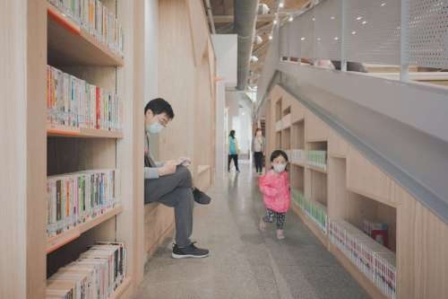 新竹市第四年榮獲「整體閱讀力表現績優城市」，市民每年每人平均借閱冊數4.22冊，為全國非六都縣市第一。