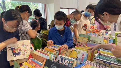 新竹市好書交換日為新竹市營造良好共讀共享氛圍，讓孩子在充滿書香的環境中成長。