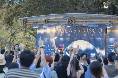 本周末新竹公園廣場持續帶來「透明迪斯可」戶外音樂饗宴