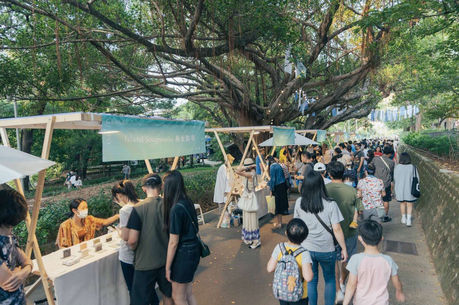新竹公園廣場周末有近40攤「透明市集」