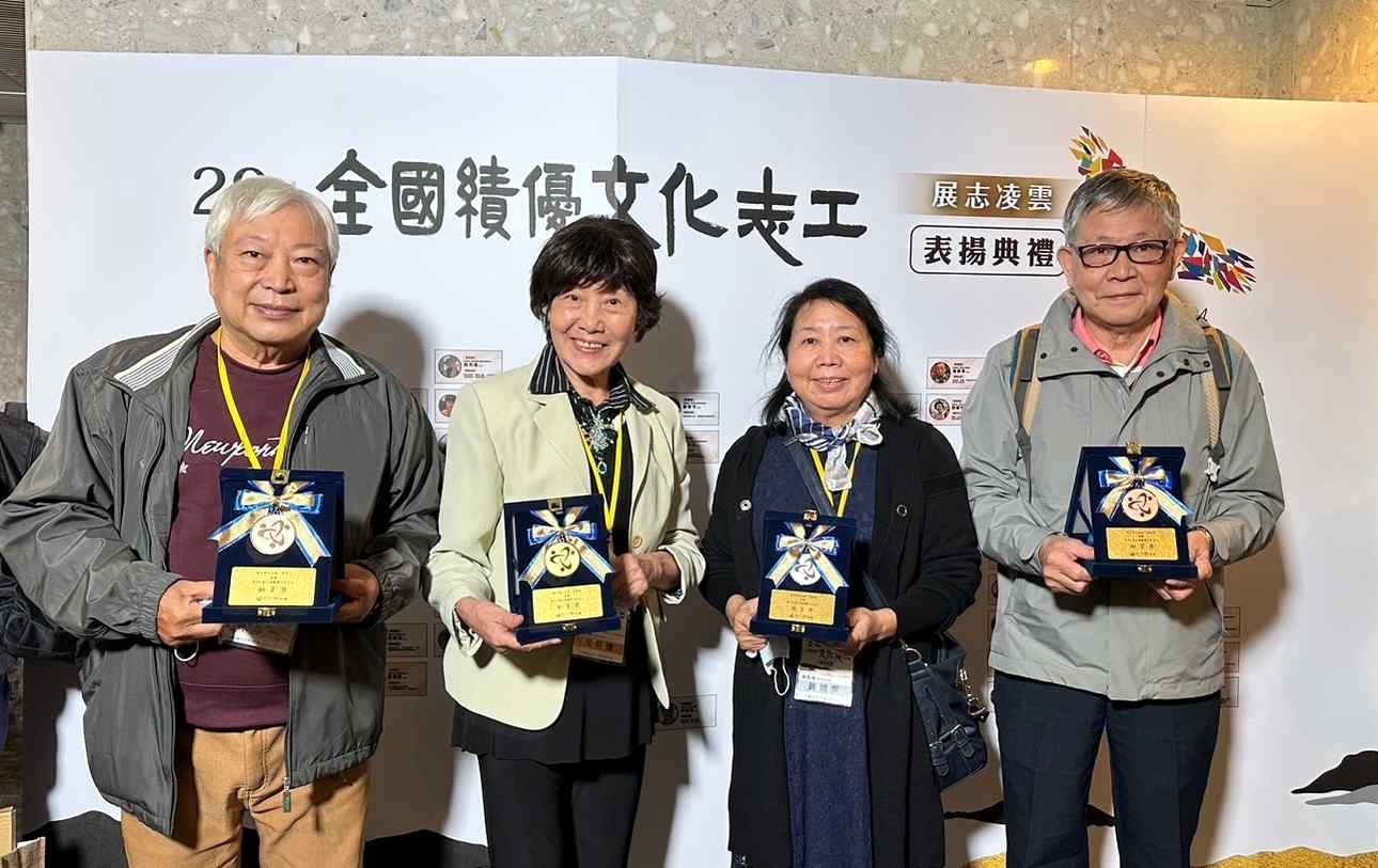 第29屆全國績優文化志工表揚，竹市4位得獎者尤桂遵、黃嬌雲、朱孝一及林壯亨合影。