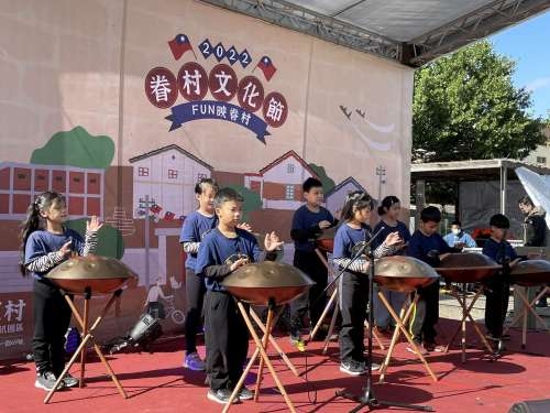 臺灣第一個兒童手碟樂團「忠貞小手碟」帶來精彩開幕表演。