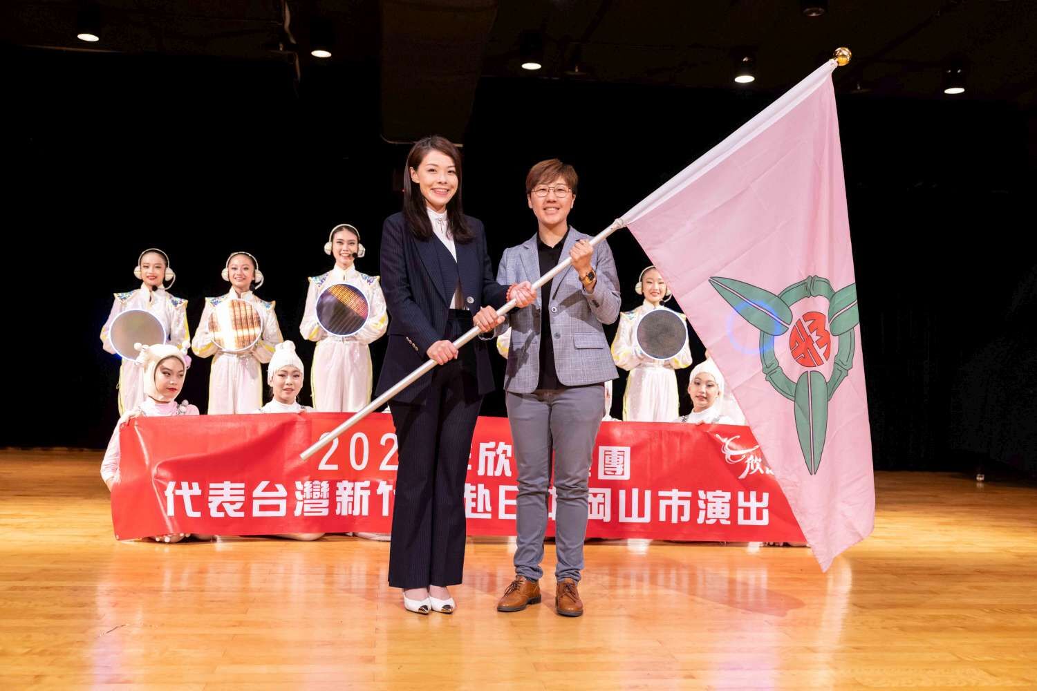 高市長今(8)日授旗並預祝欣蕾舞團赴日演出成功|