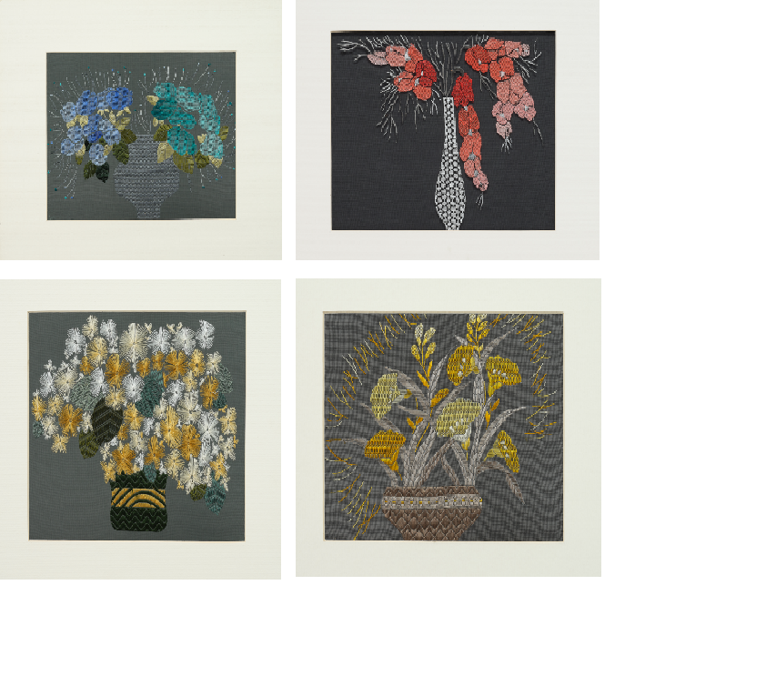 四個夢，以四組造型各異的瓶花與花器代表，作者在深色網底交織出幾何造型的花朵，以十字繡表現紅色、黃色 、藍色、綠色、白色花朵。